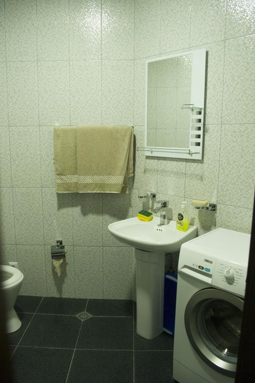 Mindia'S Two Bedroom Apartment Batoemi Buitenkant foto